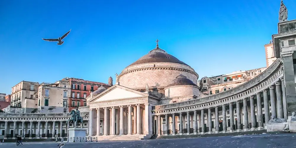 Neapel: Piazza del Pebliscito