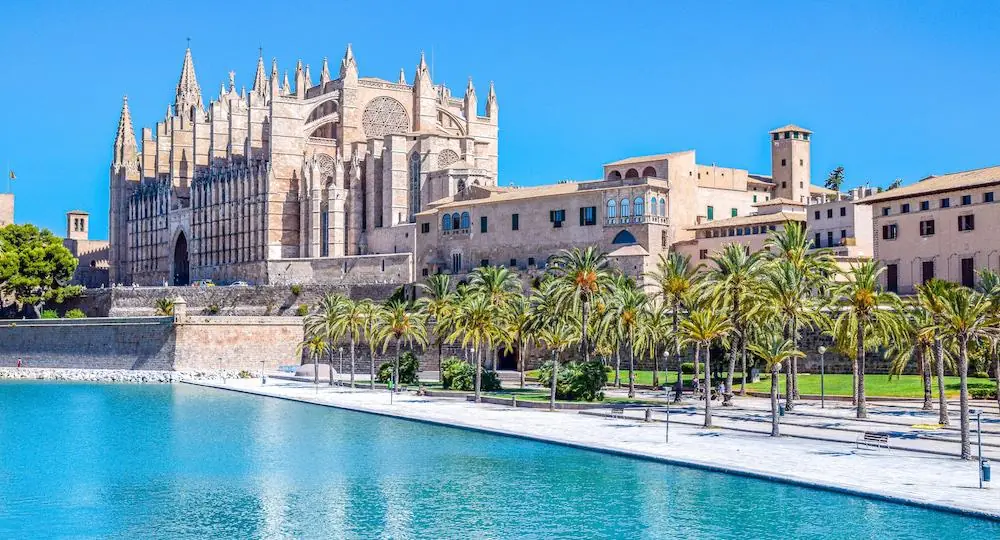 Palma de Mallorca, wo sich offizielle Guides nach Sprache filtern lassen